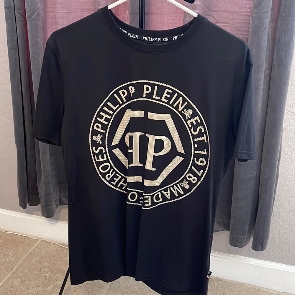 Never worn M OR L FIT